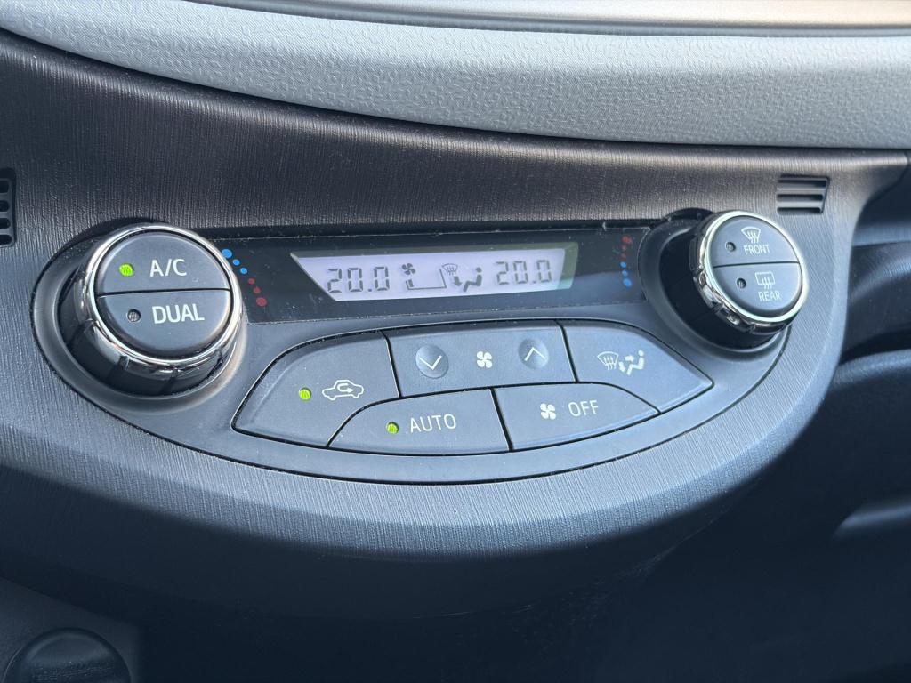 Toyota Yaris 1.5 full hybrid dynamic automaat, camera, panoramadak, navigat