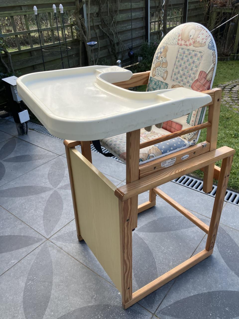 Retro kinderstoel met tafeltje