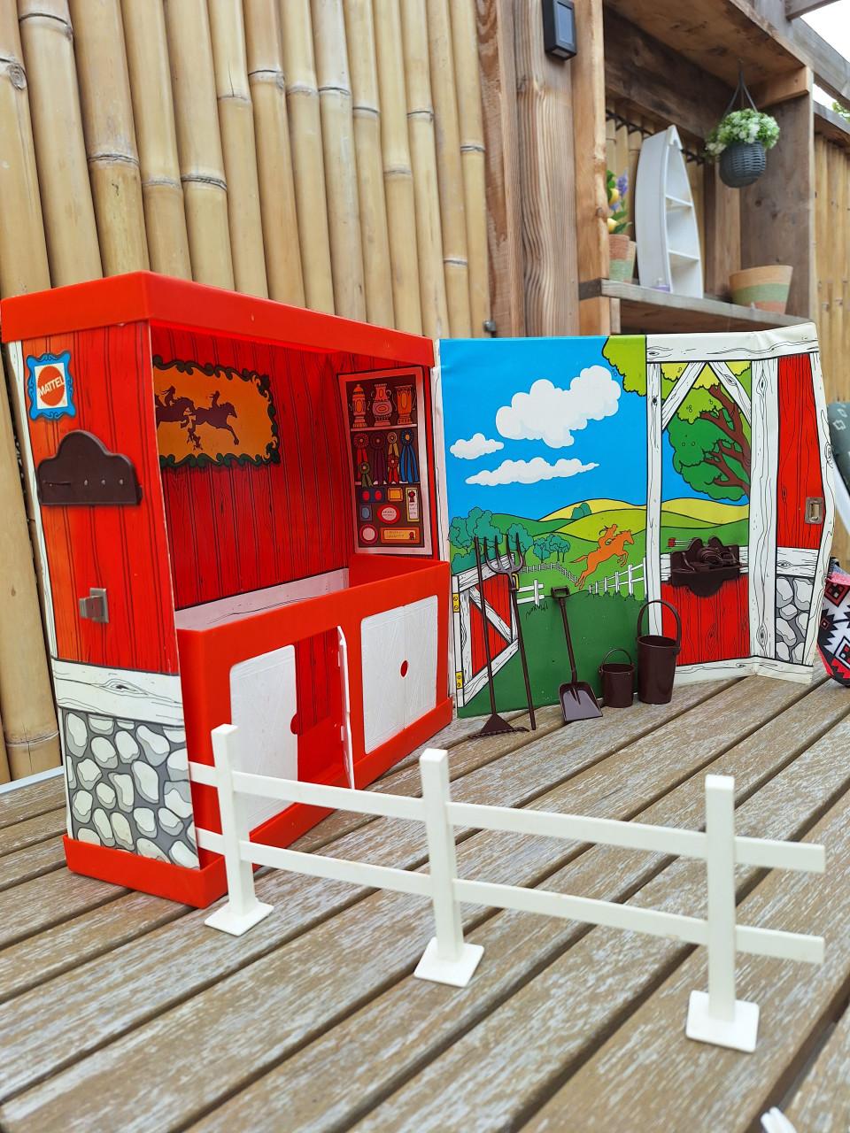 Barbie paardenstal met accessoires