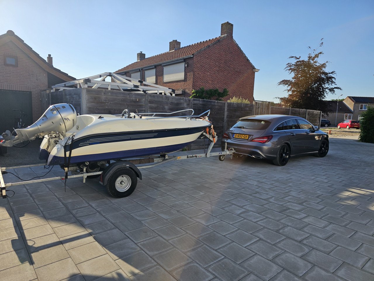 Mooie consoleboot met 20 pk 4t bbm en trailer.