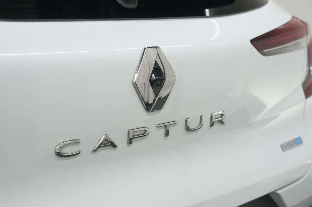 Renault Captur 1.6 e-tech plug-in hybrid 160 intens | trekhaak | camera | a
