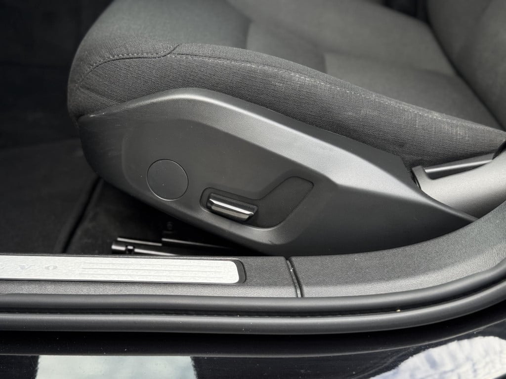 Volvo V60 2.0 b3 momentum advantage 19'' r-design wielen | stuur- + stoelve