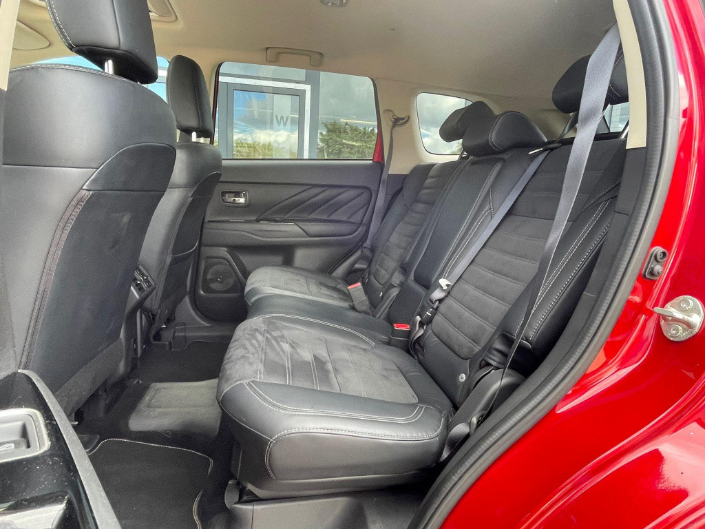 Mitsubishi Outlander 2.4 phev intense+ plug in hybride automaat
