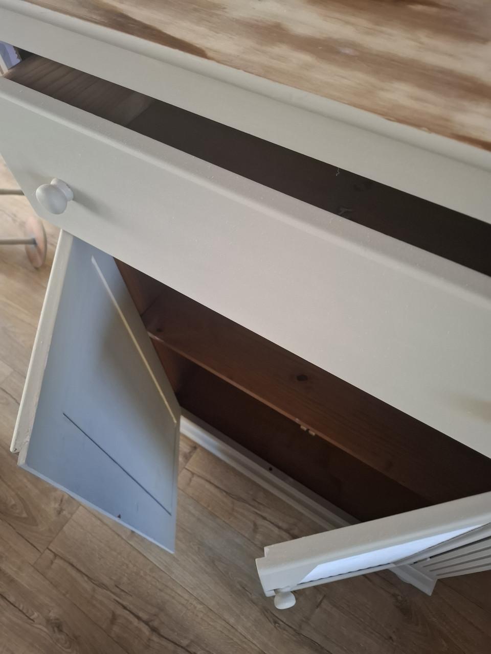Taupe meidenkast