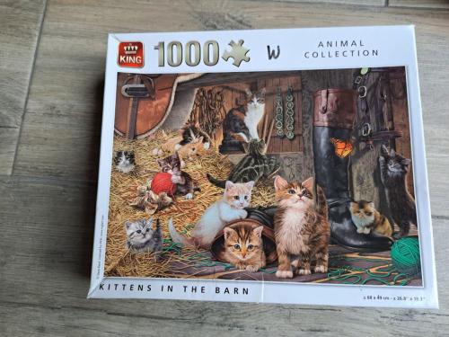 Puzzel 1000 stukjes Kittens in the barn