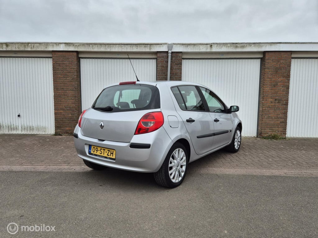 Renault Clio 1.6-16v dynamique / origineel nl / 5- deurs / airco / cruiseco