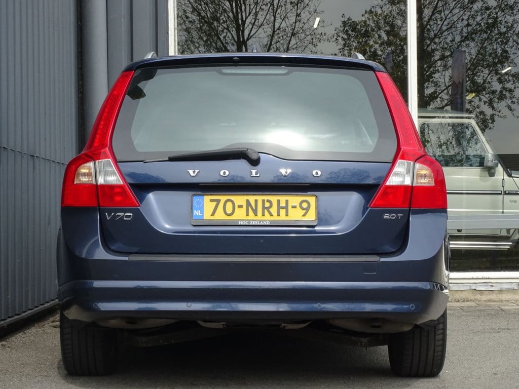Volvo V70 2.0t momentum automaat | leder | bluetooth | stoelverwarming | na