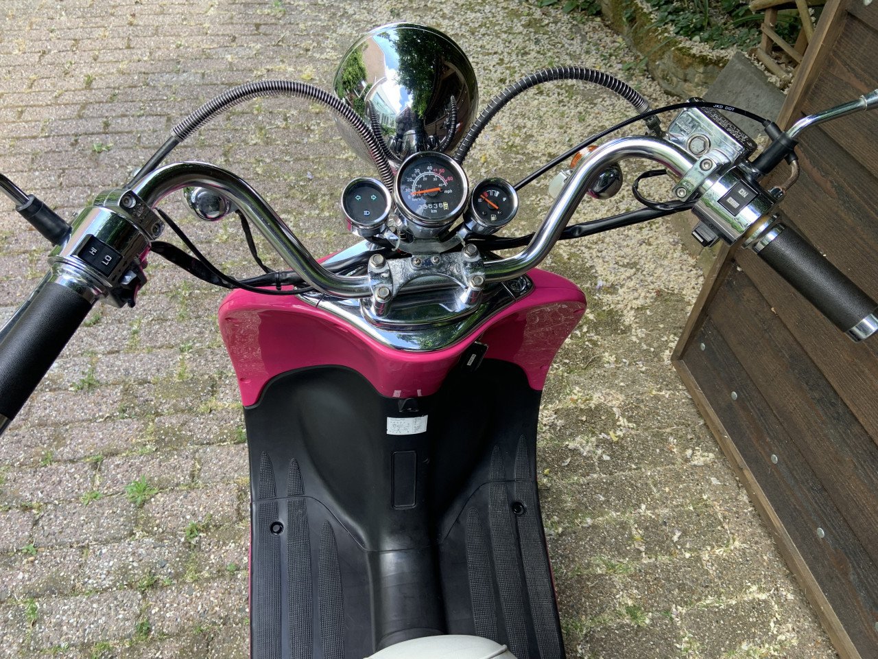 Retro Scooter Crisal Vogue (brommer) Heel mooi. + 2 Helmen