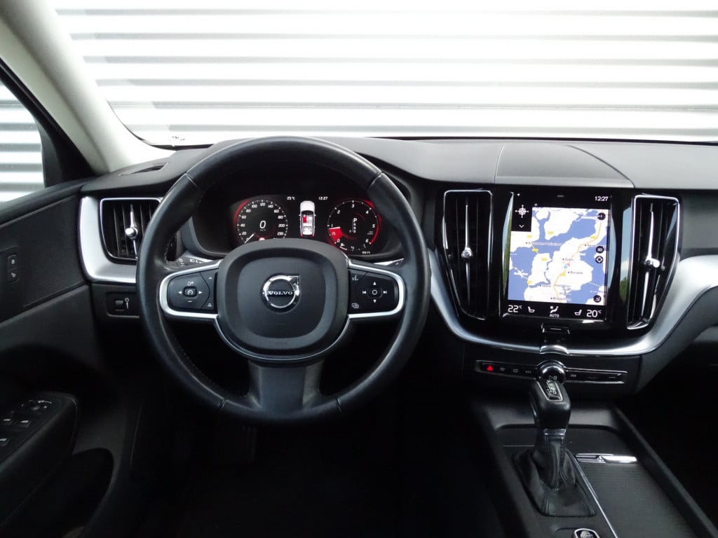 Volvo XC60 2.0 d4 momentum pro | adapt. led | apple carplay/android auto
