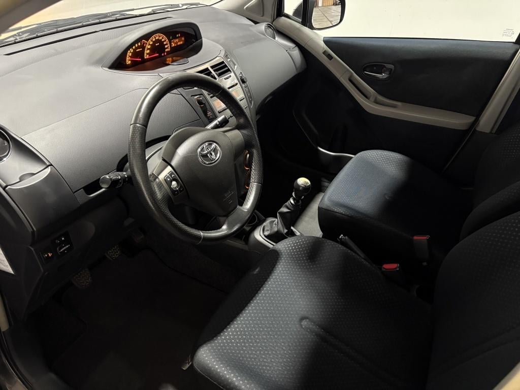 Toyota Yaris 1.3 vvti aspiration | clima | trekhaak | lm velgen |