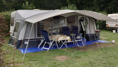 Brand voortent met luifel