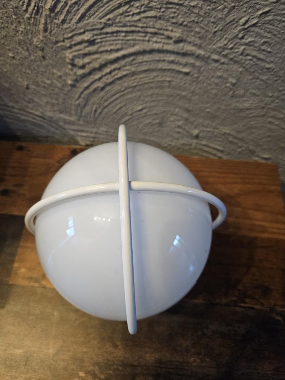 Vintage bolvormige ikea plafondlamp, wit metaal en glas