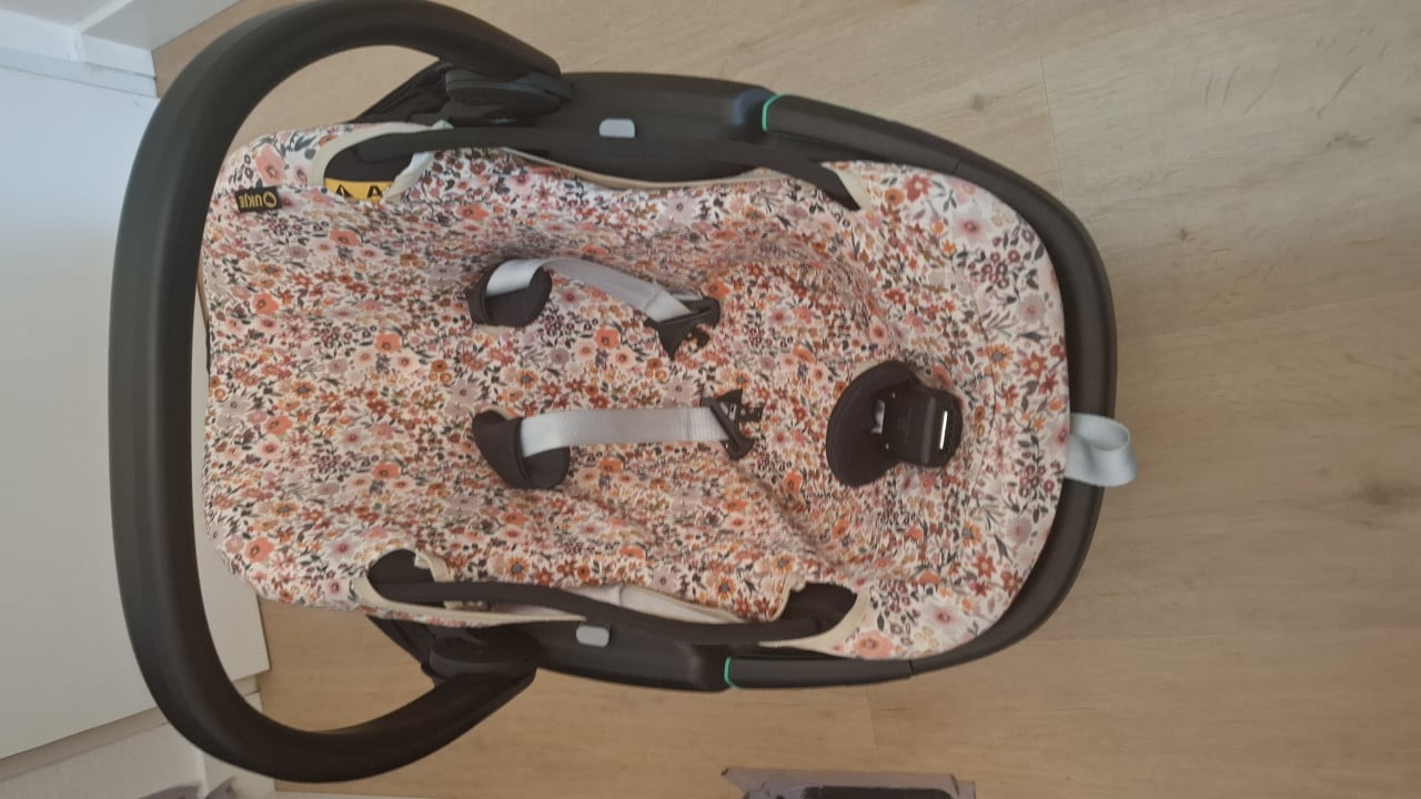 Maxi Cosi Coral 360 met isofix draaibaar en uitschuifbaar