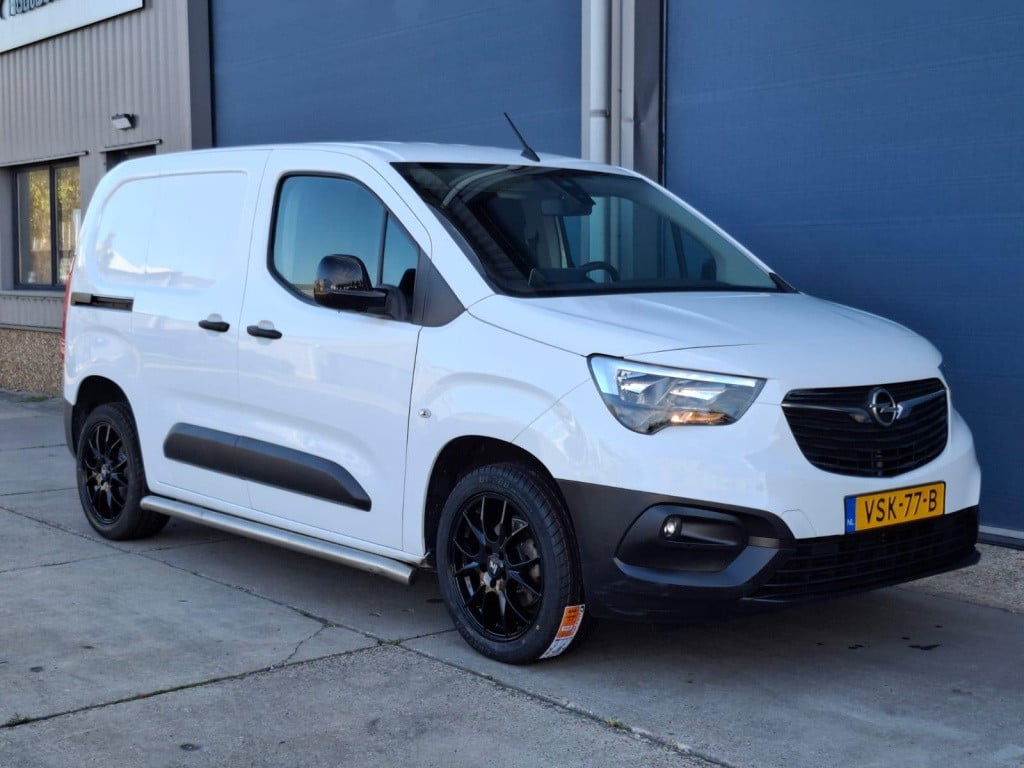 Opel Combo 1.5d l1h1 edition airco / cruise controle / navi / euro 6