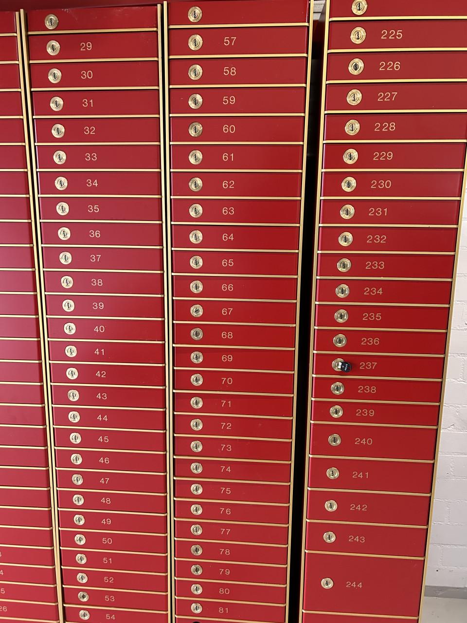 Bankkluis ijzerkasten vintage industriaal 9 stuks totaal