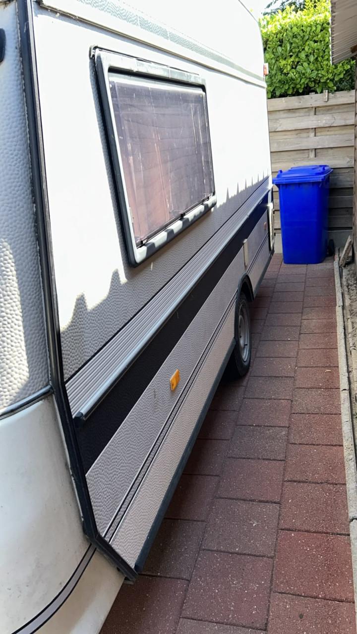 Hobby prestige 425 met voortent luifel en uitbouw