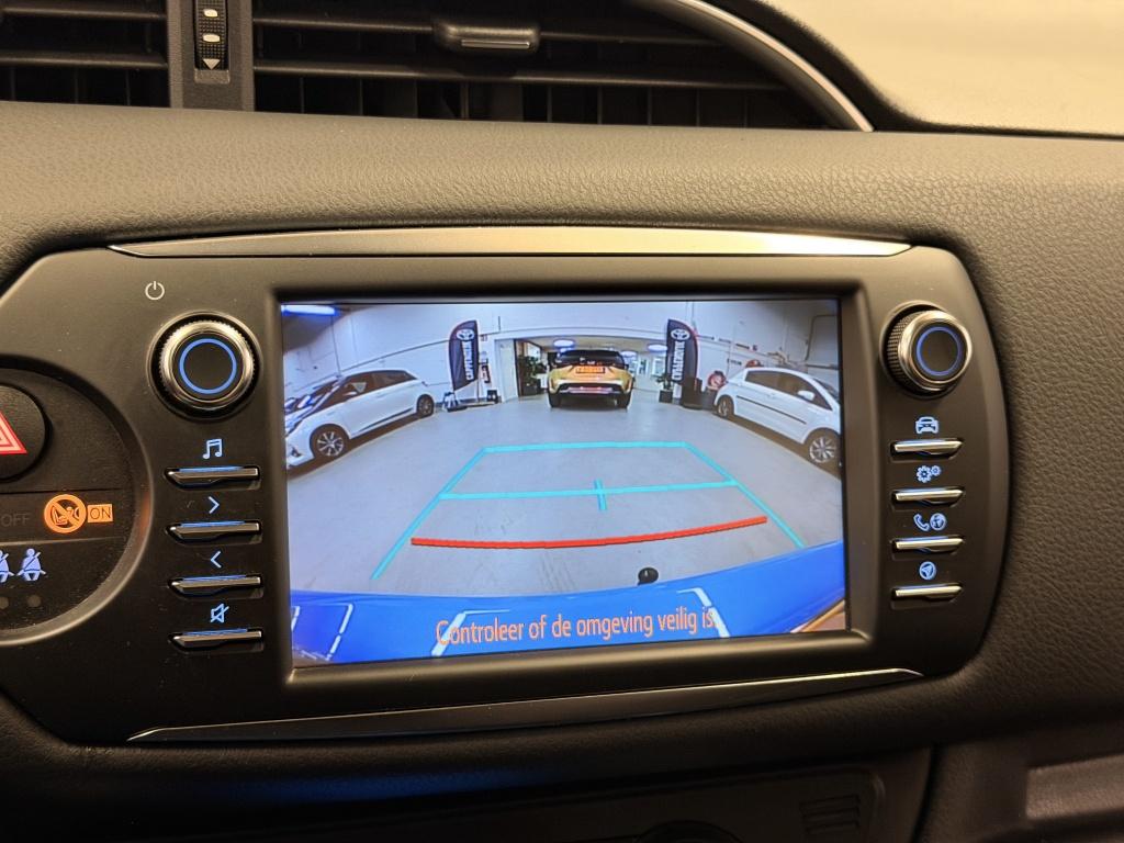 Toyota Yaris 1.5 hybrid skyblue edition
