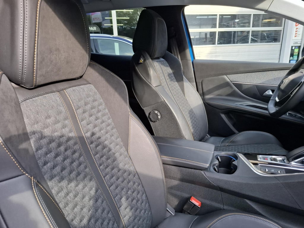 Peugeot 3008 suv 1.6 hybrid 225 eat8 automaat road trip nav/cam