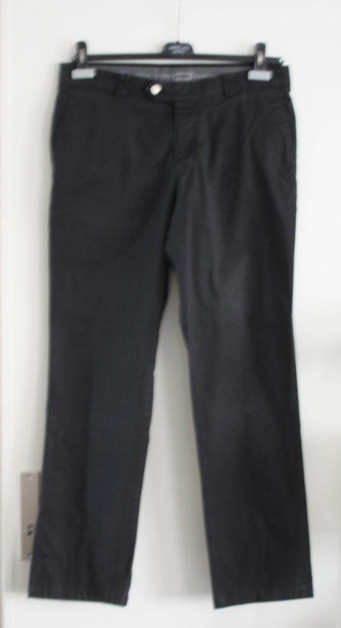 Zwarte  pantalon maat 50