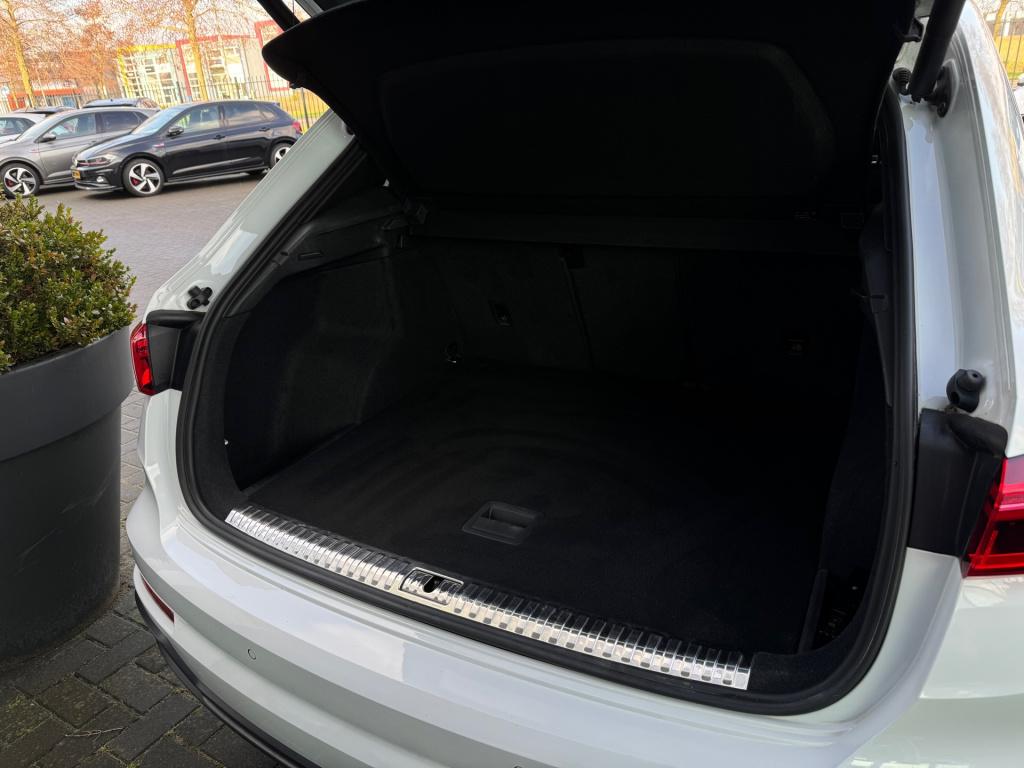 Audi Q3 35 tfsi 3x s-line* keyless * matrix led * camera * carplay