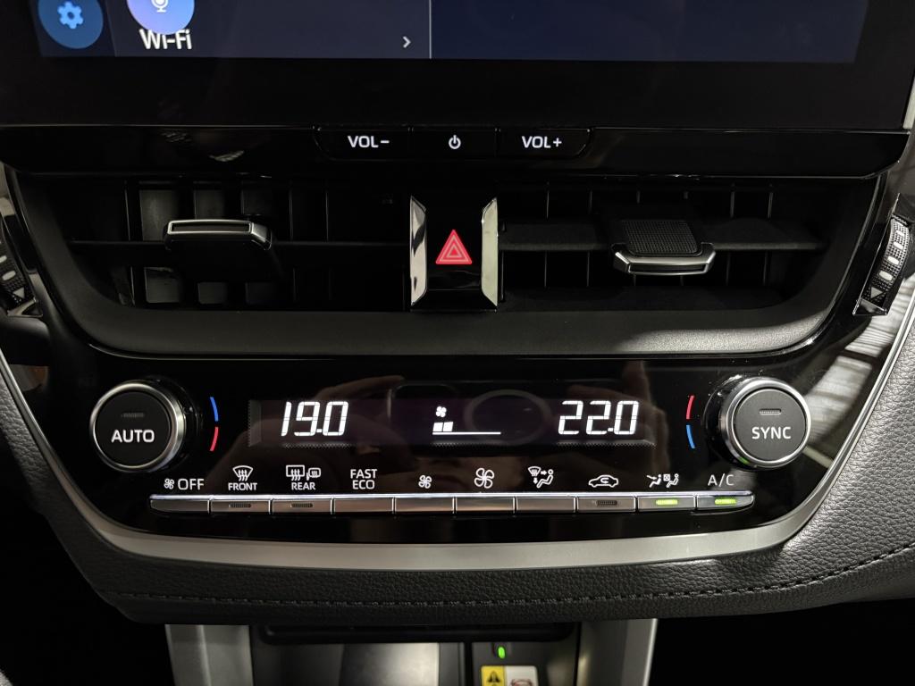 Toyota Corolla Cross hybrid 200 style| adap.cruise| camera| pdc| keyless