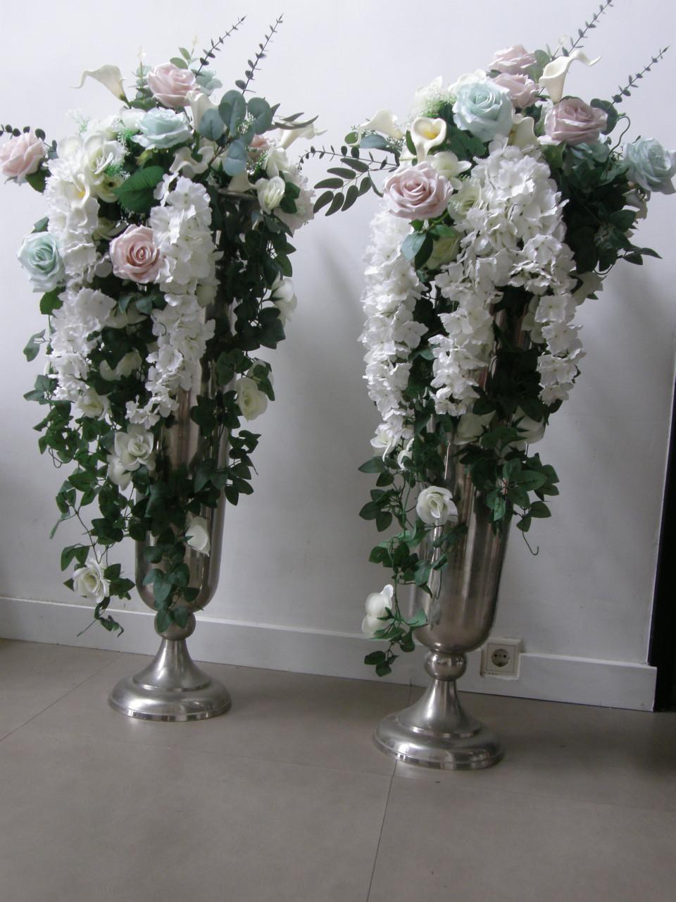 2 Vazen met kunstbloemen
