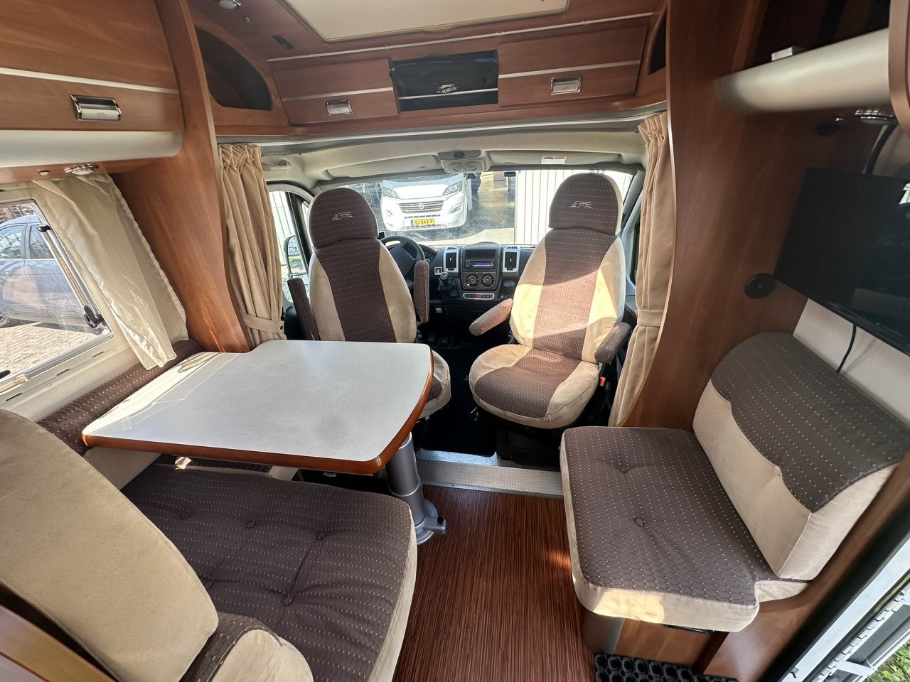 Ruime Laika Kreos 3012 – Half Integraal met Queensbed | Slechts 53.434 km