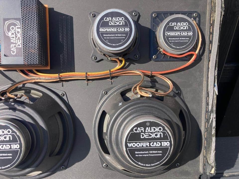 Hoedenplank mat audio design super geluid