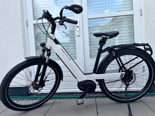 Prachtige witte Riese & Muller ebike