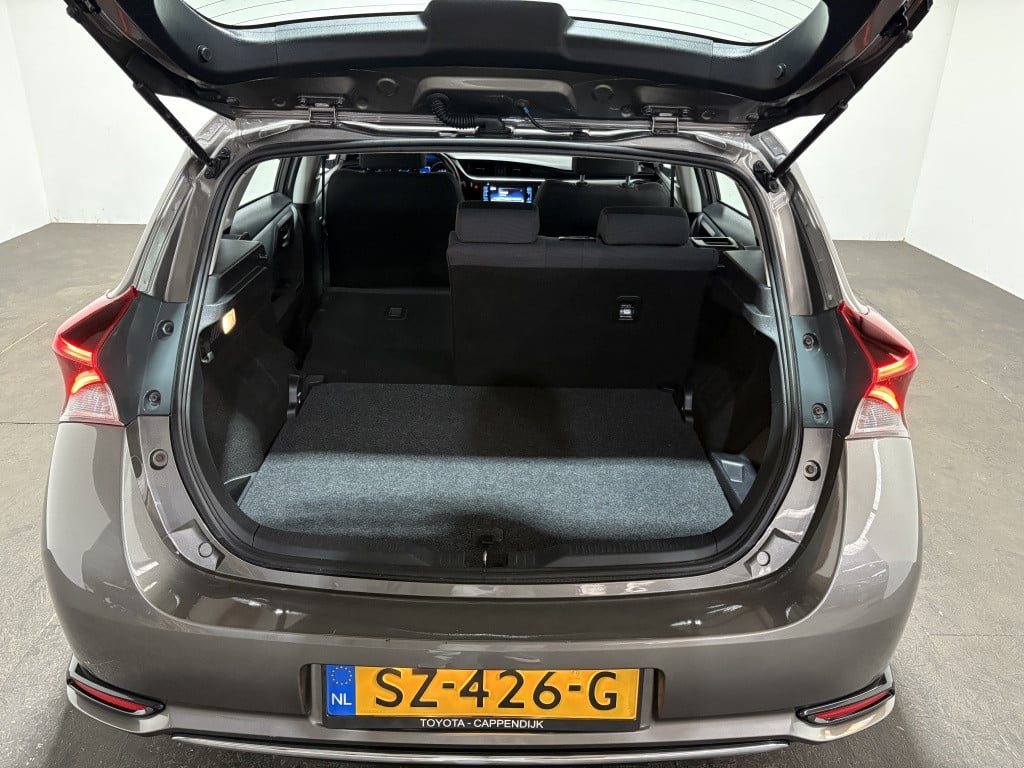 Toyota Auris 1.8 hybrid energy.