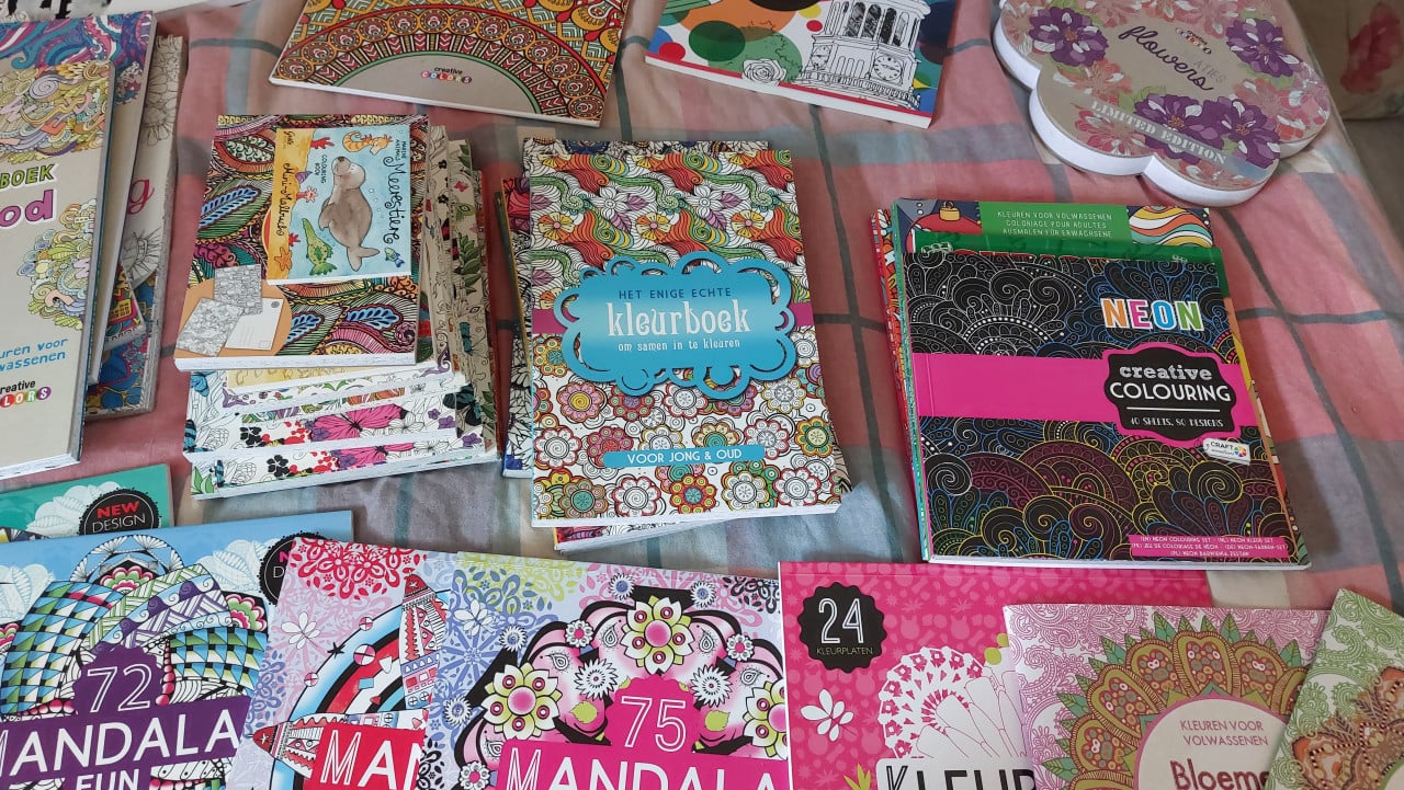 72 kleurboeken te koop!