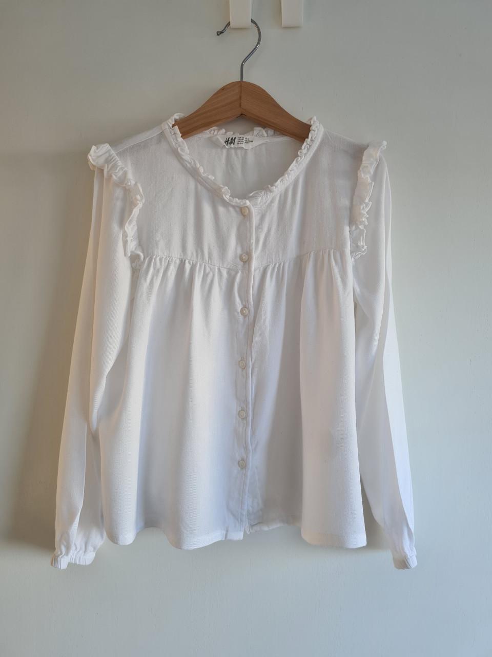 Mooi wit blousje met roezels van H&M Maat 134