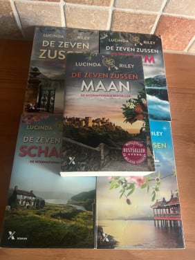 Te koop: De eerste 5 delen van De Zeven Zussen – Lucinda Riley