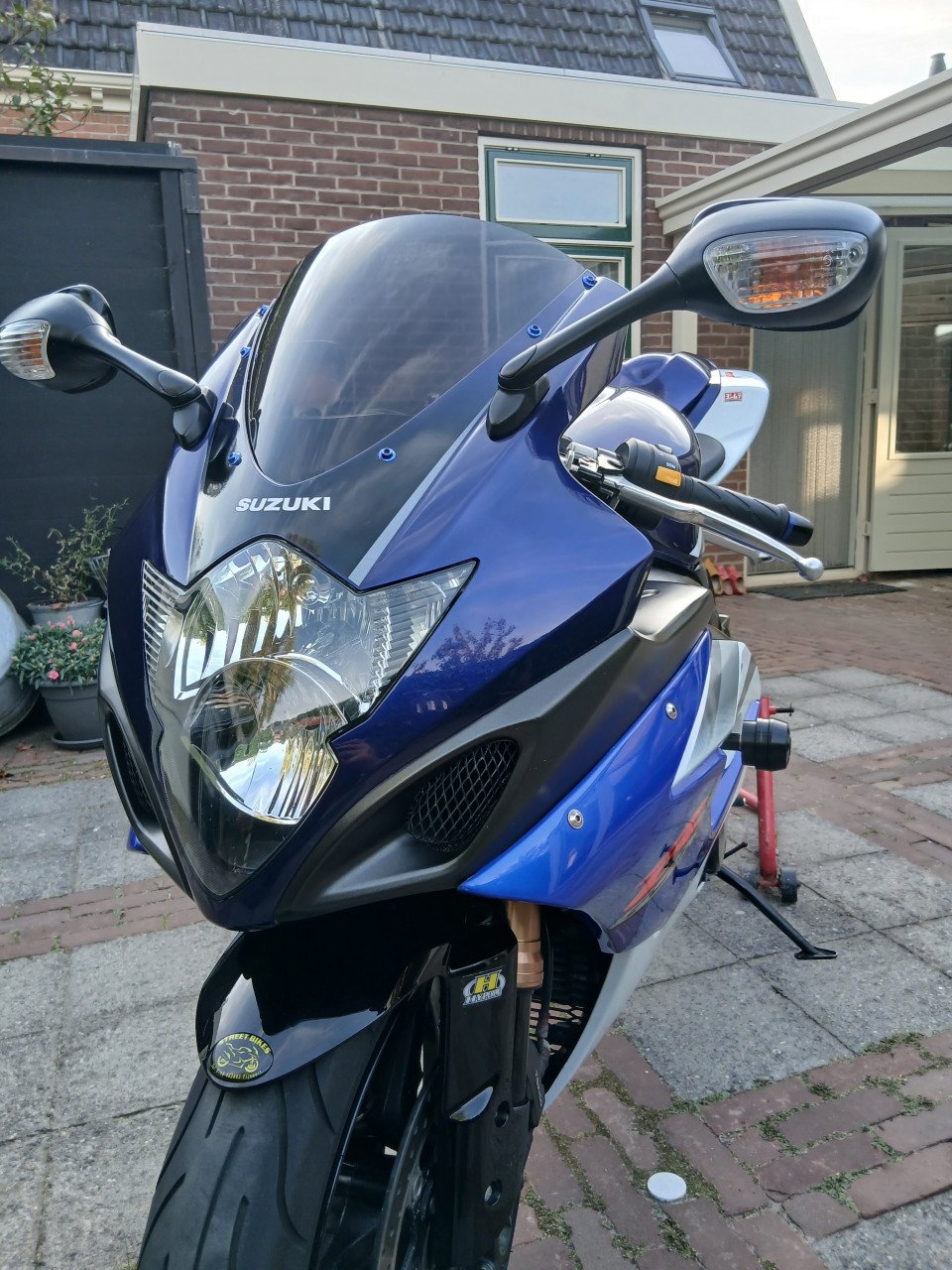 Suzuki gsx 1000 k5  gereserveerd