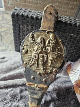 Leuke antieke houten en leren blaasbalg met koper, werkend...