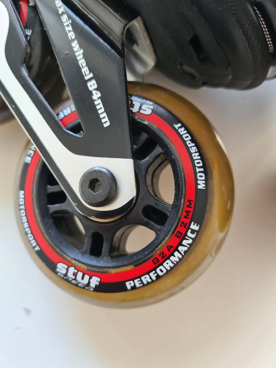Stuf Performance Skeelers Maat 42 + bescherming van Spex