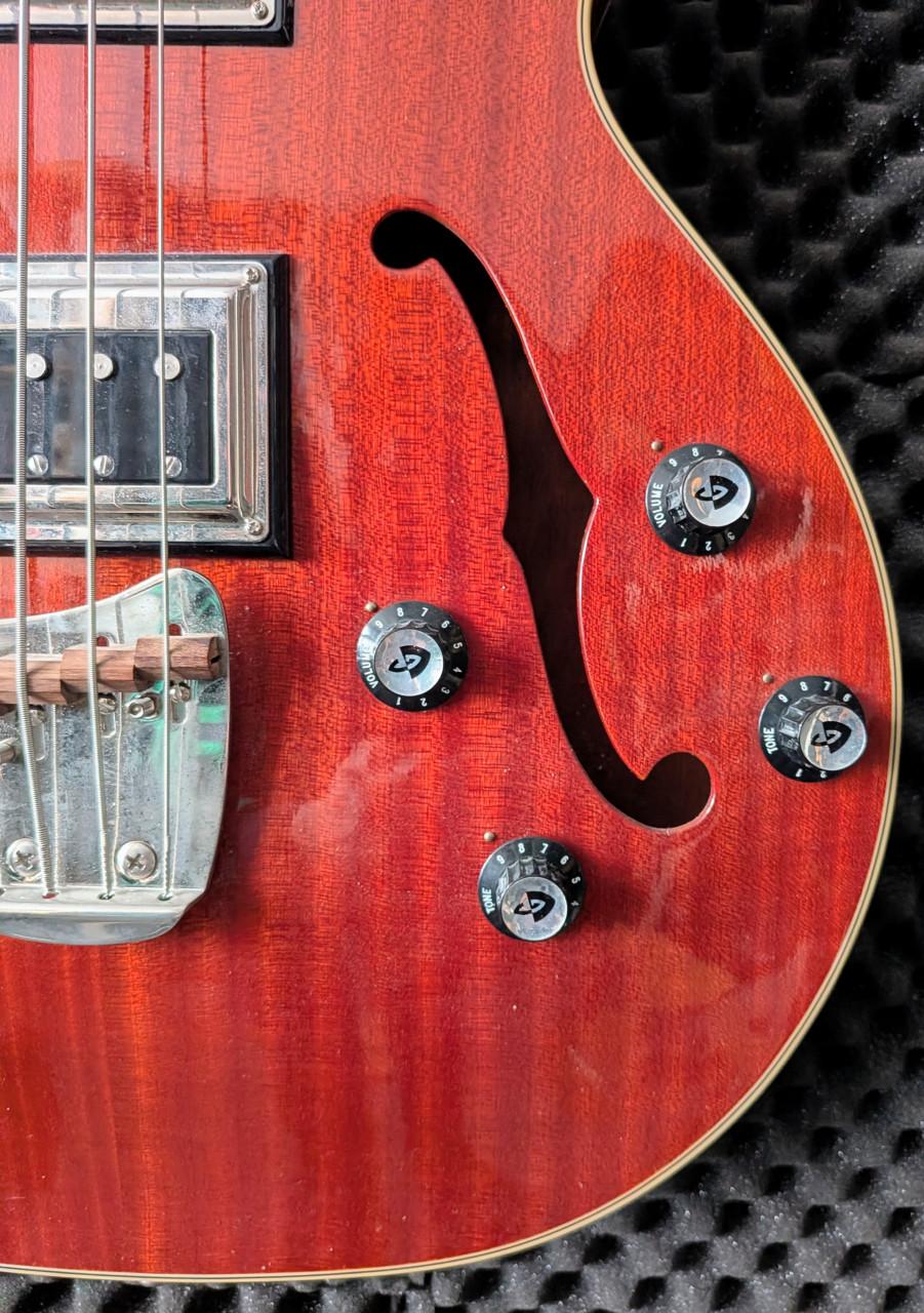 Guild Starfire 2 elektrische semi hollow-body basgitaar