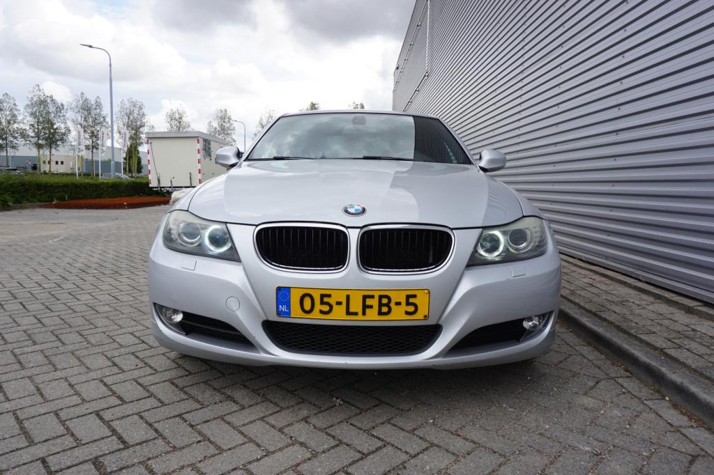 BMW 3-serie 316i business line airco / navi / cruise / carplay / parkeers. 