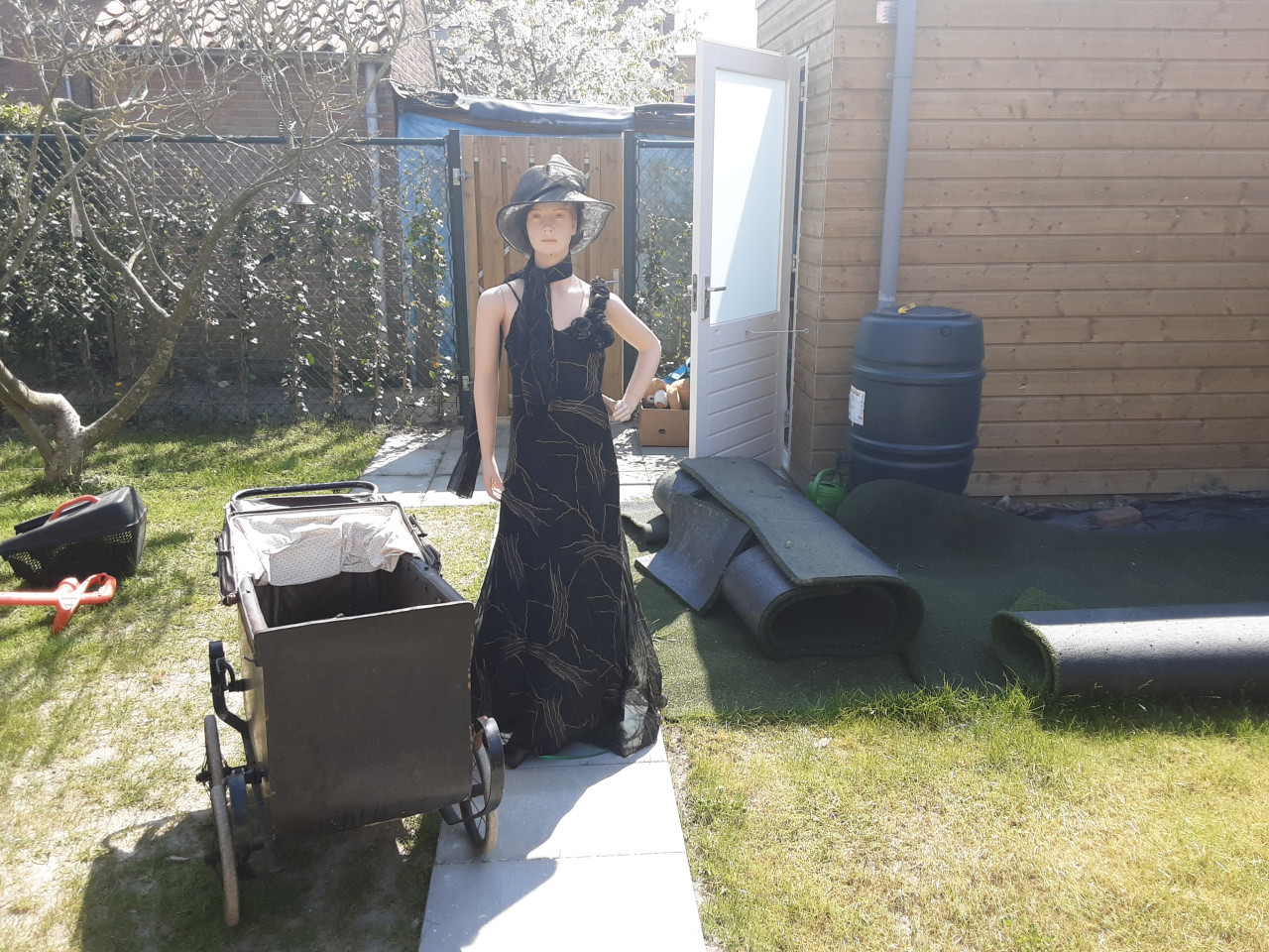 Heeeeele oude kinderwagen