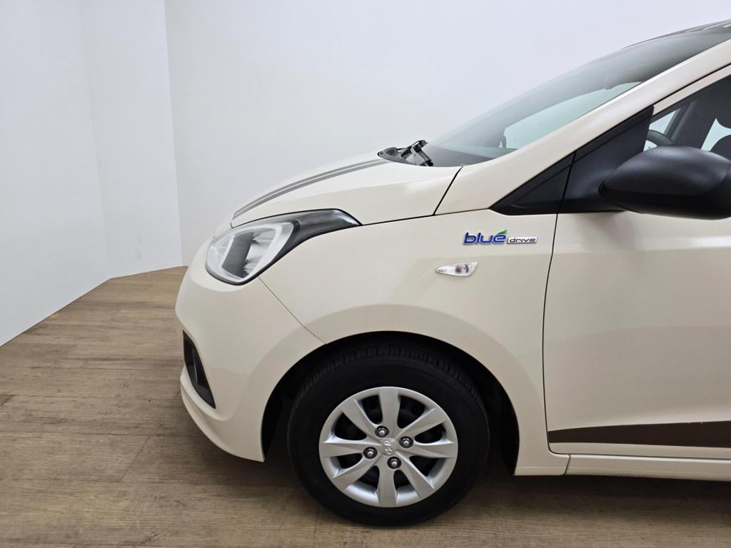 Hyundai I 10 occasion 1.0i i-motion | creme | tweedehands hyundai i10 | air