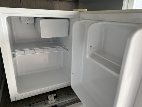 Camping. /mini bar Koelkast met kleine vriesvak klasse A+