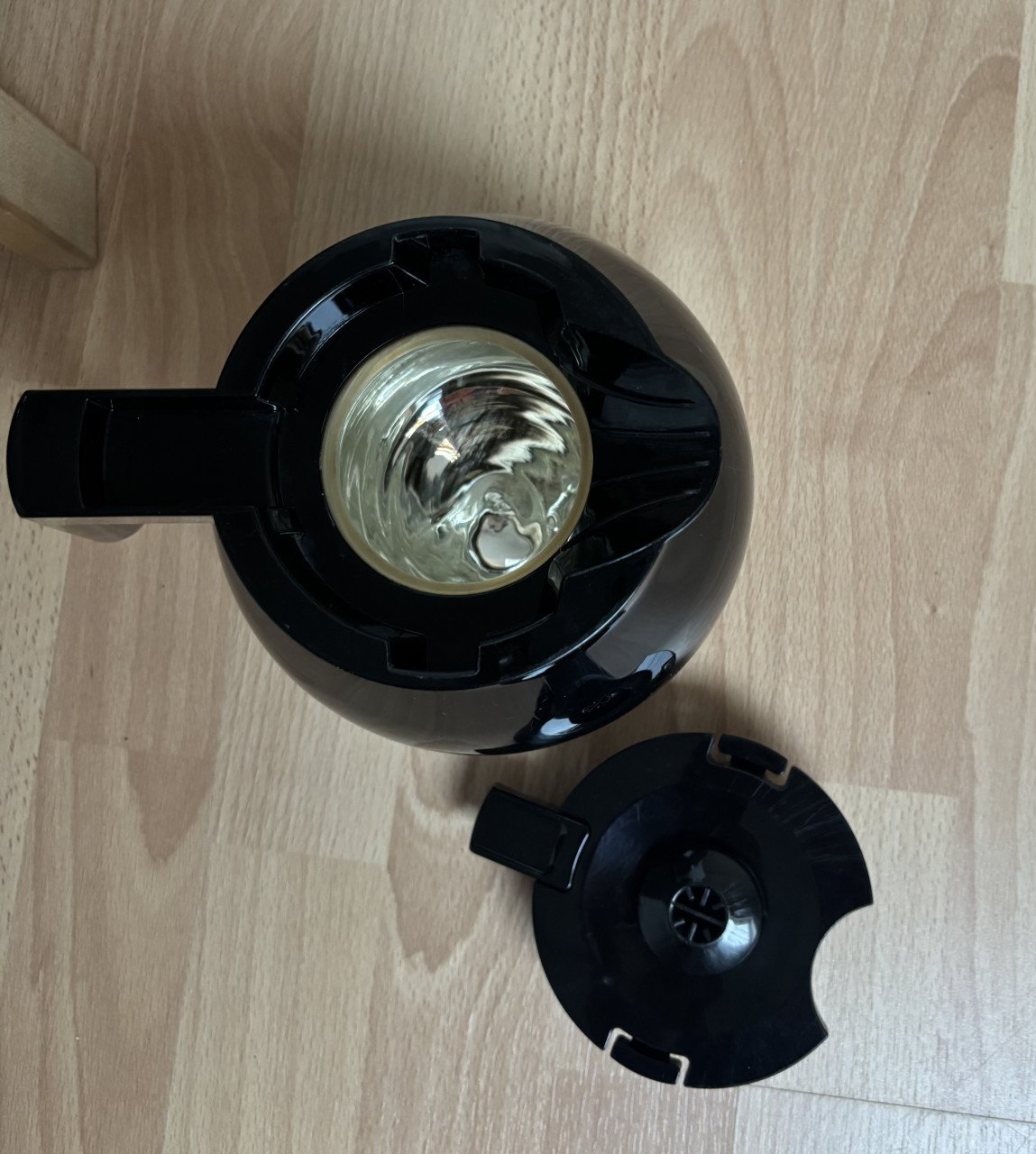 Melitta filter koffiezetapparaat zwart met thermoskan.