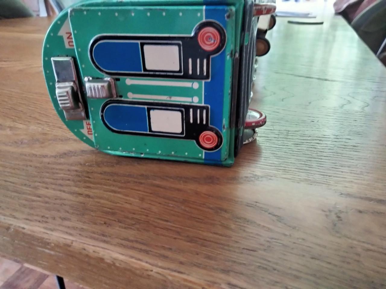 Blikken locomotief
