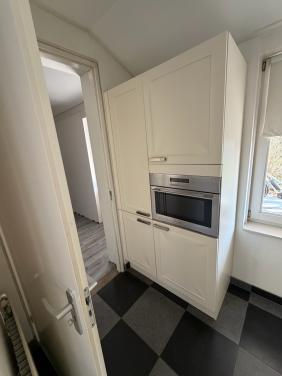 Kastenwand met magnetron