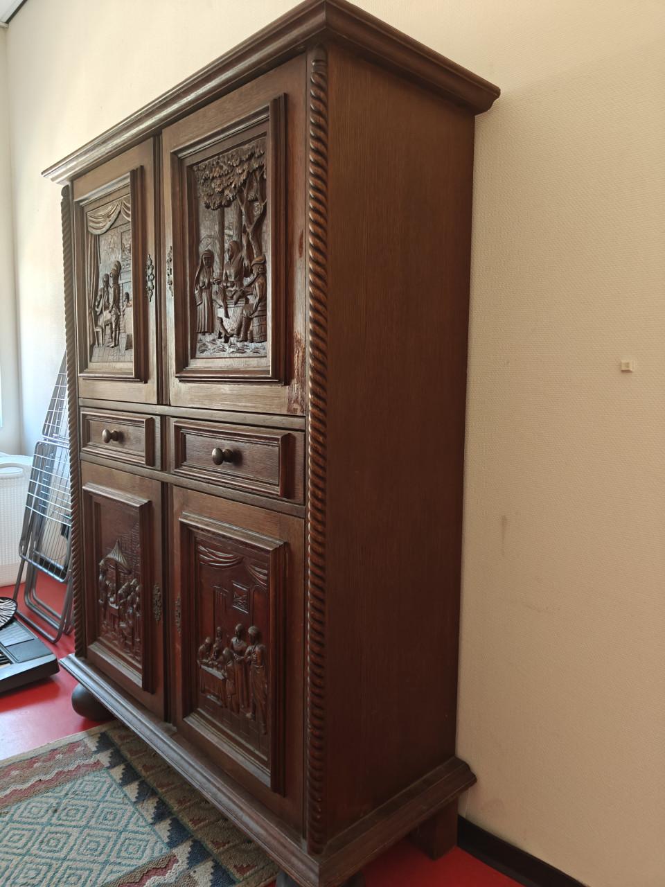 ALLEEN OPHALEN Antieke houten kast met houtsnijwerk