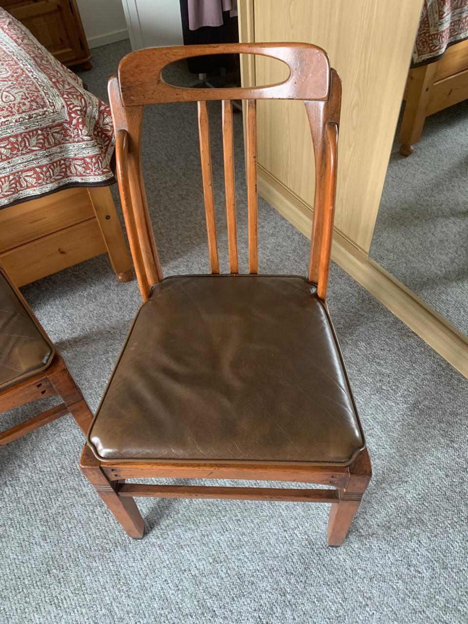 Te koop Schuitema Jugendstil stoelen.