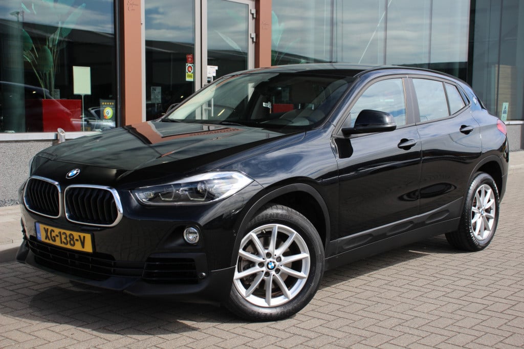 BMW X2 sdrive18i executive | leder | achteruitrijcamera | navi |