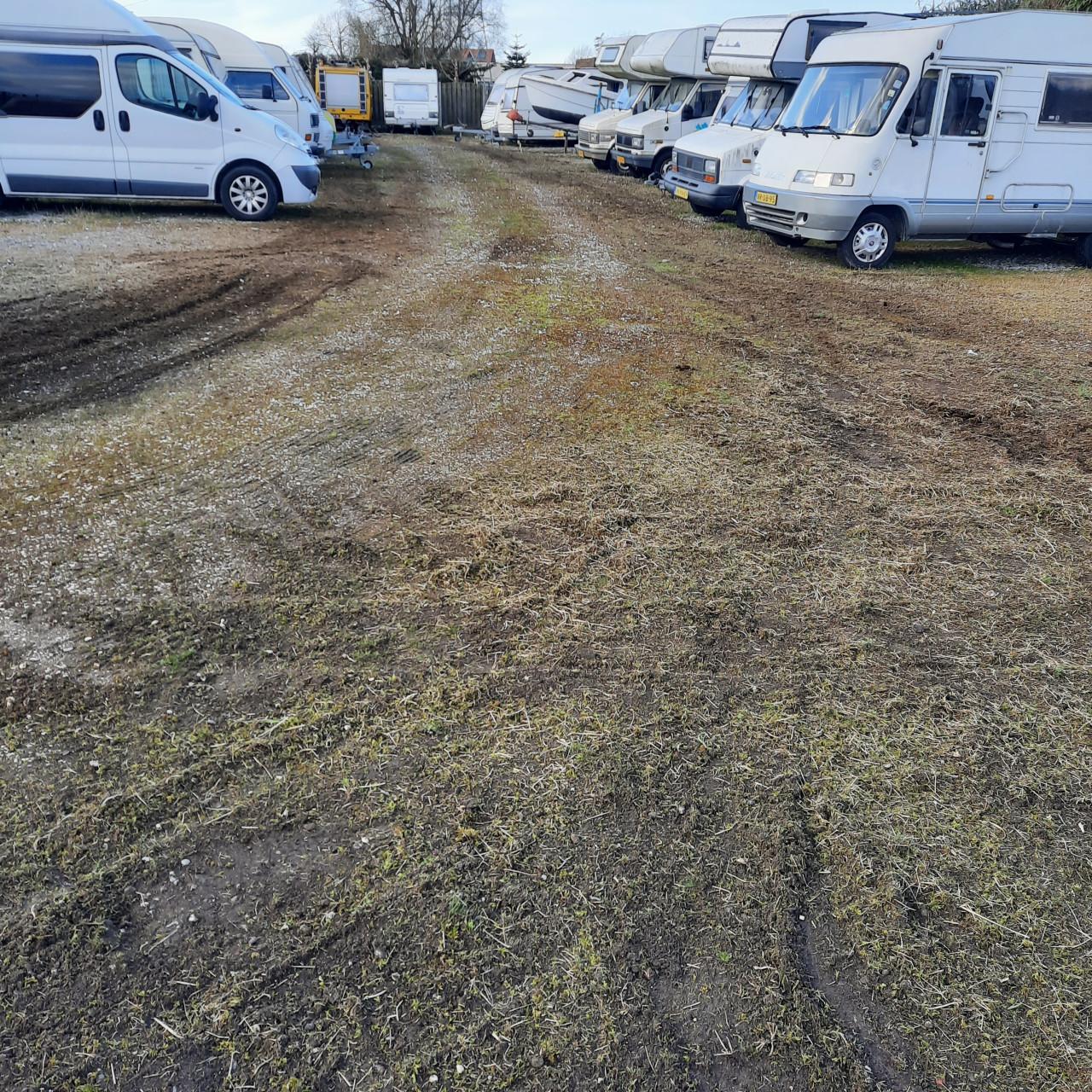 Stallingplaats buiten voor aanhanger boottrailer etc. Te Kloetinge