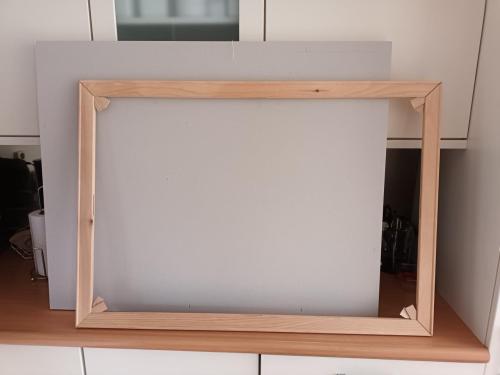 Gratis 2 stuks lijsten 80 X 100 cm en 70 X 100 cm