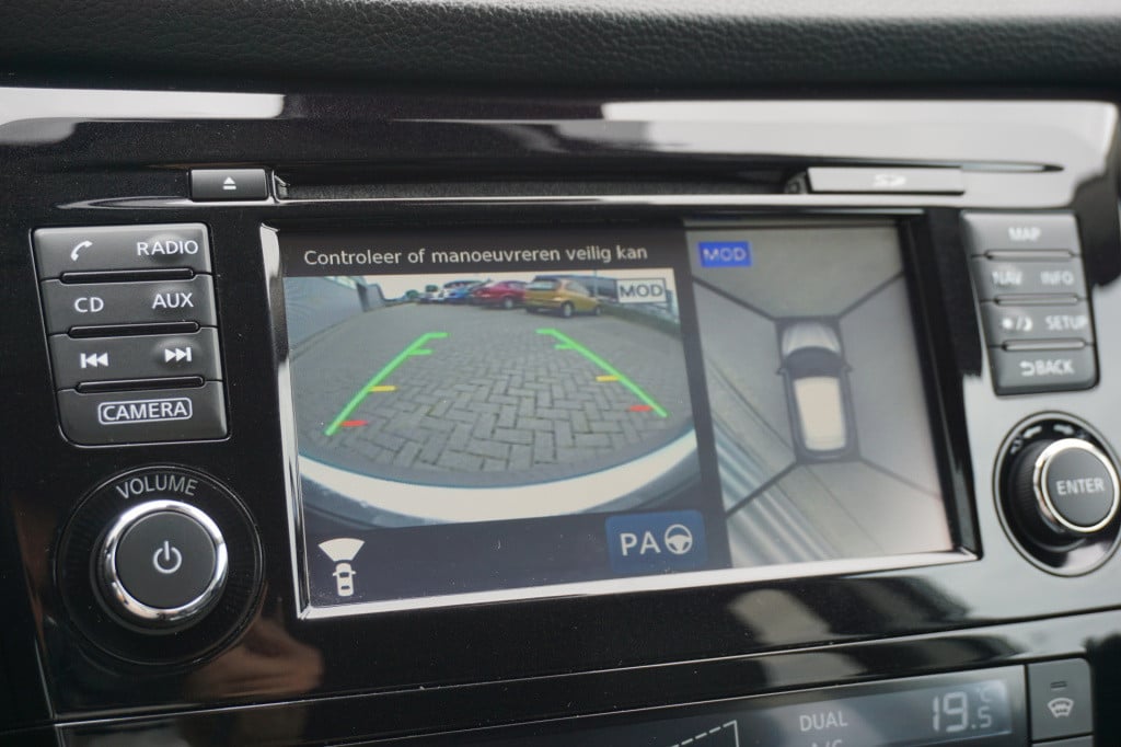 Nissan Qashqai 1.2 tekna + climate / navi / cruise / elektr. ramen / pano. 